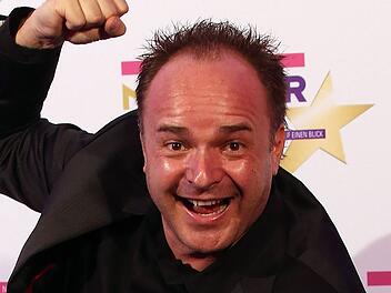 Anfang der 2000er wurde Tim Toupet mit dem Song "Du hast die Haare sch&ouml;n" zum Partys&auml;nger.