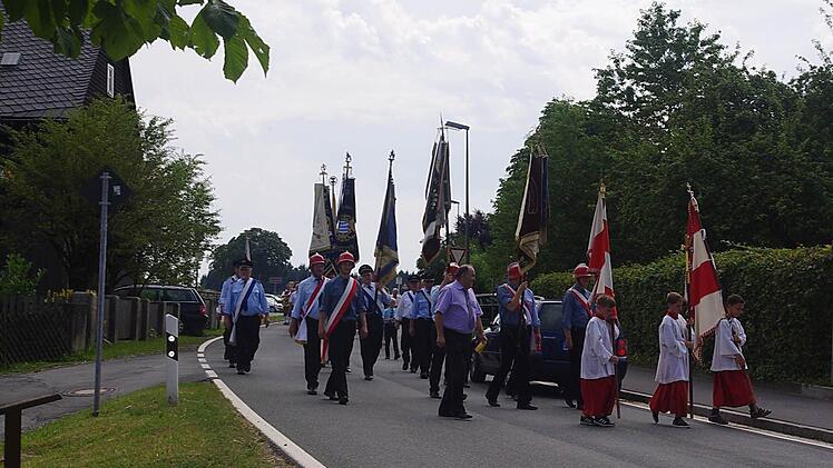 Die Marienprozession durch Lahm am Sonntagnachmittag. Foto: Heike Schülein