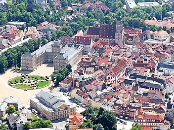 Hat an Attraktivität nichts verloren: Coburgs beste Wohnlagen aus der Luft - genau vor zehn Jahren aufgenommen. Foto: Jochen Nützel