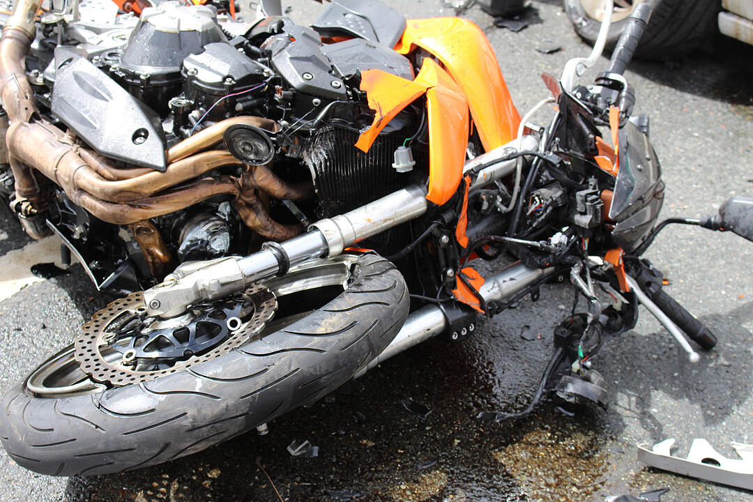 Kreis Neustadt/Aisch: Motorrad kracht ungebremst in Audi – 28-Jähriger stirbt