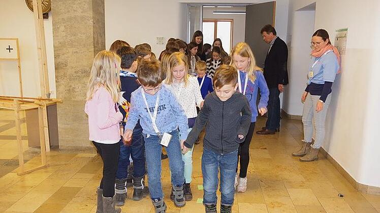 Konzentration und Koordination war bei diesem H&uuml;pfspiel angesagt.