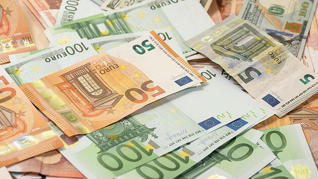 Geld, Euro, Steuern, Fiskus, Superreiche