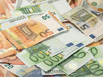 Geld, Euro, Steuern, Fiskus, Superreiche