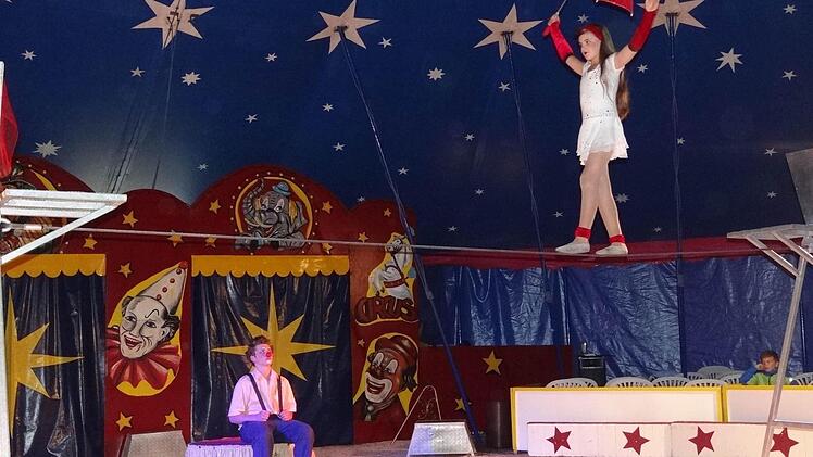 Das Geschwisterpaar Chiara und Manoel verzauberten das Publikum mit der Seiltanz-Nummer. Foto: Johanna Eckert