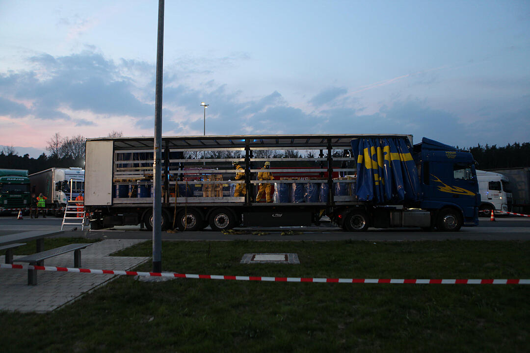 Gefahrgutaustritt auf Parkplatz an A6