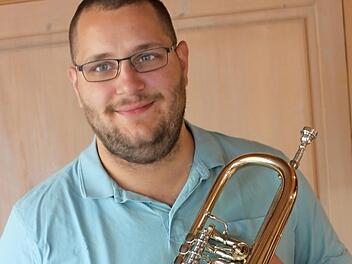 Instrumentenbauer Andreas Pratsch gibt Tipps zur Pflege von Blasinstrumenten. Foto: Matthias Einwag
