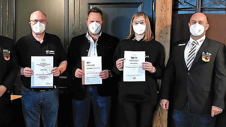 Ehrungen bei der DLRG-Ortsgruppe Kulmbach; im Bild (von links) stellvertretender Bezirksvorsitzender Christian Döres, Martin Latz, OB Ingo Lehmann, Sophia Eberhardt, Vorsitzender Marco Dörfler und Tatjana Reif