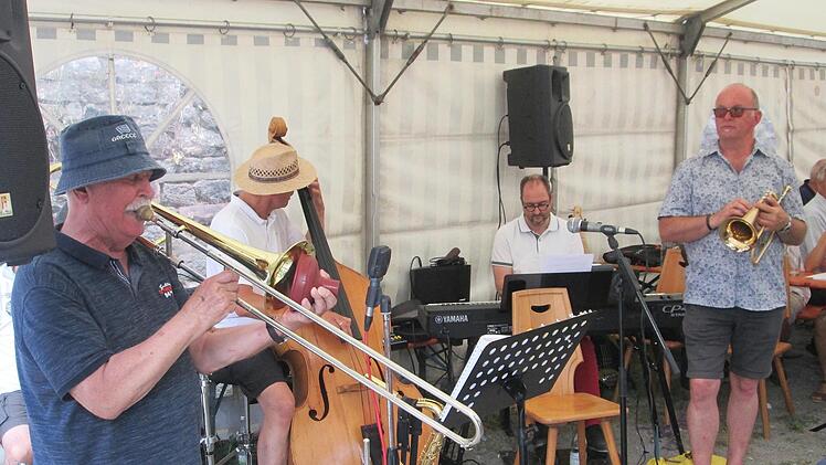 Jammen was das Zeug hält (von links) Wolfgang Görner, Wolfgang Kriener, Christof Stibor und Rainer Nöth. Foto: Winfried Ehling