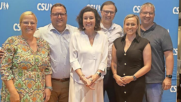 Die Kreisvorsitzende mit ihren Stellvertreterinnen und Stellvertretern: (v.l.) Isabell Zimmer, Alexander Bergmann, Dorothee Bär, Julian Müller, Stephanie Hümpfner und Peter Kraus.