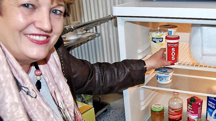 Bürgermeisterin Brigitte Meyerdierks hat jetzt eine Rettungsdose: "Für mich als Alleinstehende ist die Rettungsdose hilfreich." Foto: Sigismund von Dobschütz