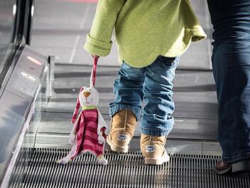 Kinder leiden ganz besonders unter der Trennung der Eltern. Symbolfoto: Frank Rumpenhorst, dpa