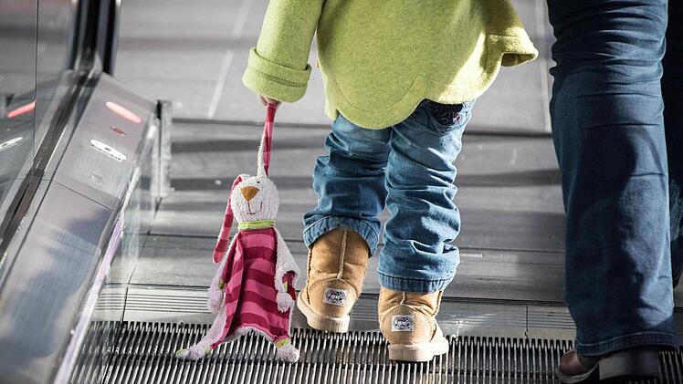 Kinder leiden ganz besonders unter der Trennung der Eltern. Symbolfoto: Frank Rumpenhorst, dpa