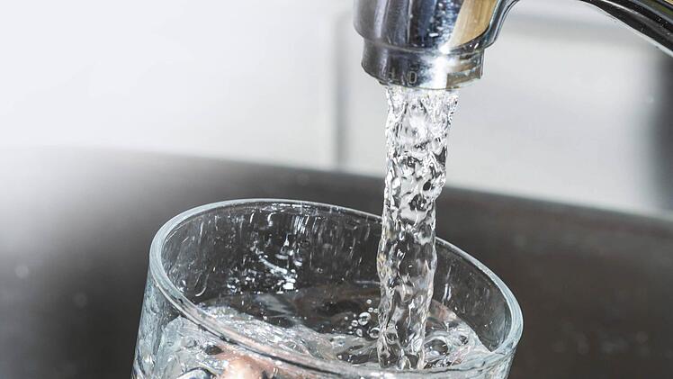 Der Wasserpreis für Kunden der Frankenwaldgruppe wird weiter steigen. Foto: Symbolbild imago/Jochen Track