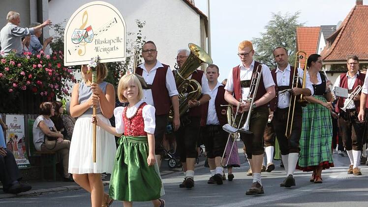Der Festzug in Langensendelbach Foto: Barbara Herbst