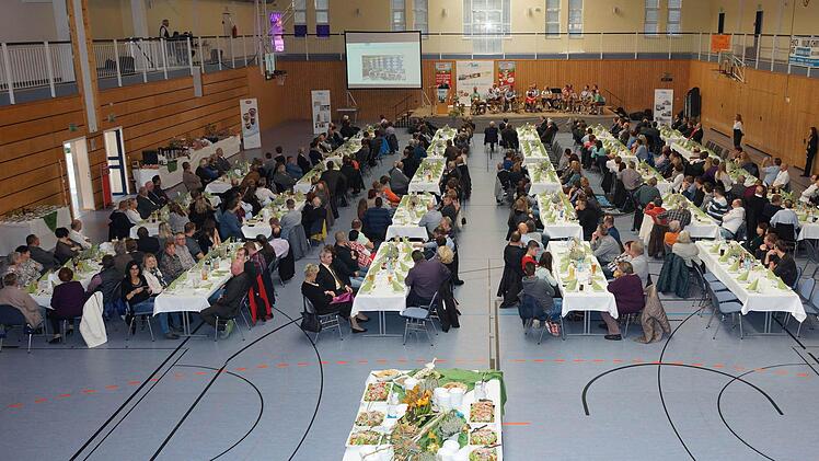 In der Abtenberghalle in Rattelsdorf fand die Festveranstaltung zum Jubiläum statt. Foto: Johannes Michel