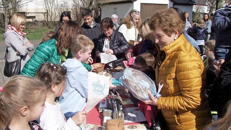 Die Brote gingen so schnell weg wie die sprichwörtlichen warmen Semmeln. Foto: Richard Sänger