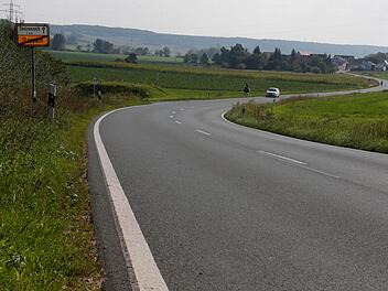 An dieser Stelle, kurz vor dem Ortsausgang von Steppach, kam es im Februar zu dem schweren Motorradunfall. Foto: Matthias Hoch