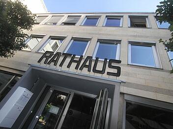 Die Rathäuser im Landkreis waren gefordert. Eine Internetanfrage galt es zu beantworten. Foto: Michael Busch