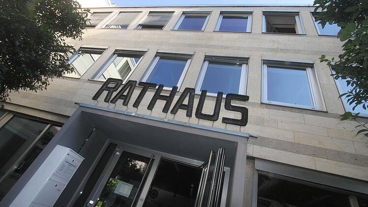 Die Rathäuser im Landkreis waren gefordert. Eine Internetanfrage galt es zu beantworten. Foto: Michael Busch