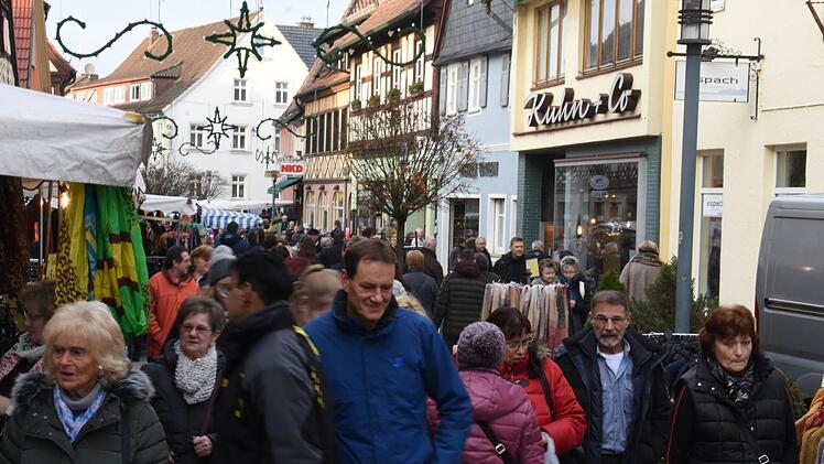 Viele Besucher waren beim verkaufsoffenem Sonntag in Bad Staffelstein. Foto: Christoph Wiedemann