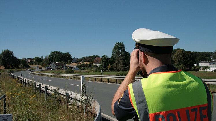 Verkehrskontrolle bei Katschenreuth. Foto: Jürgen Gärtner