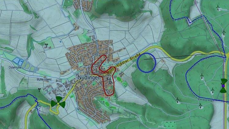 Der blaue Kreis zeigt den Standort, an dem die Telekom einen neuen Mobilfunkmasten plant. Die rote Linie zeigt den Bereich, der mit den derzeit bestehenden Telekom-Masten schlecht versorgt ist.  Dort gibt es teilweise keinen Empfang. Grafik: Gemeinde Nüdlingen