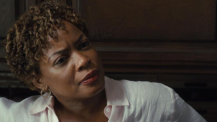 Oracene 'Brandy' Williams (Aunjanue Ellis) kritisiert Richard f&uuml;r seine H&auml;rte.