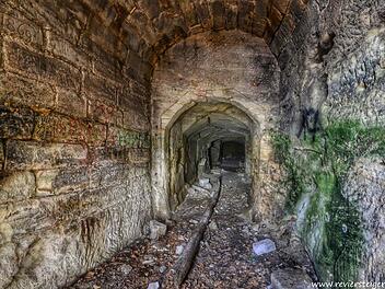 Im Kleinsendelbacher Felsenkeller lagerten Menschen früher ihr Bier. Im Zweiten Weltkrieg sollten dort Ersatzteile für Flieger hergestellt werden.Fortos: Reviersteiger