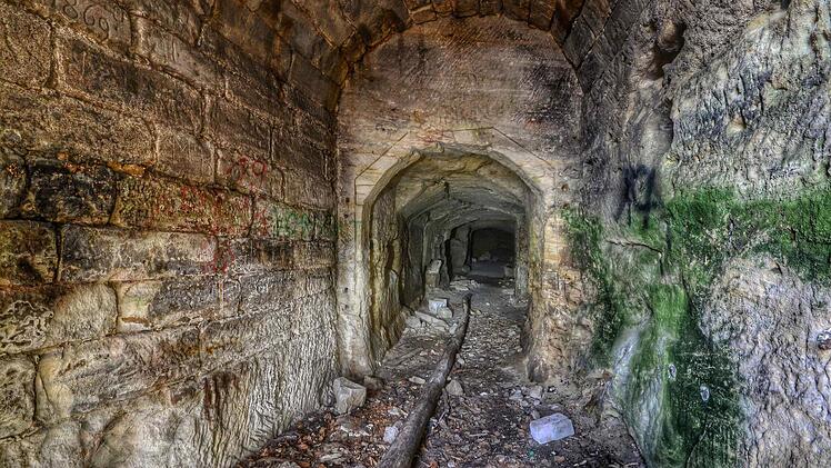 Im Kleinsendelbacher Felsenkeller lagerten Menschen früher ihr Bier. Im Zweiten Weltkrieg sollten dort Ersatzteile für Flieger hergestellt werden.Fortos: Reviersteiger