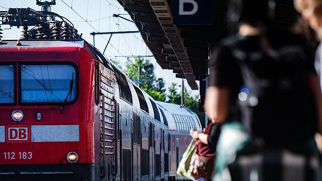 "Egal-Wohin-Ticket": Edeka und die Bahn bieten Alternative zum 9-Euro-Ticket - mit einem Vorteil