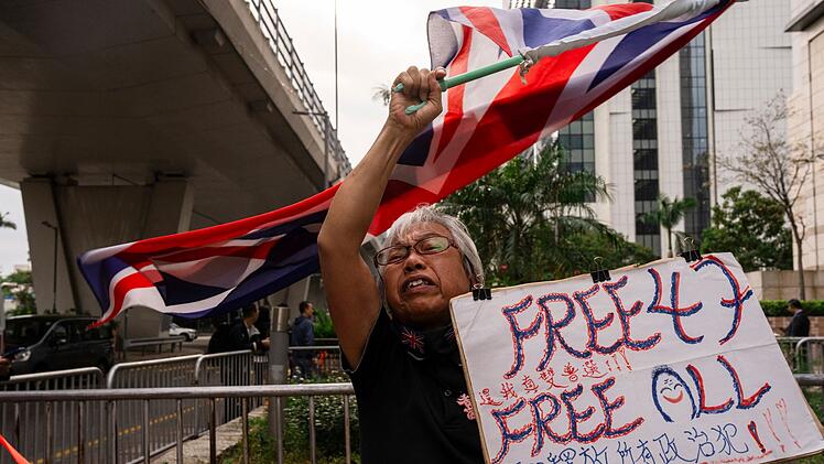 Aktivistin protestiert in Hongkong