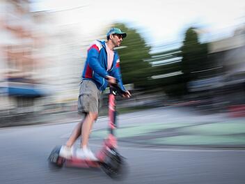 E-Scooter-Fahrer bei Sturz in Forchheim verletzt
