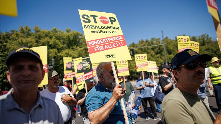 Bundesweiter Protesttag des Taxi-Gewerbes