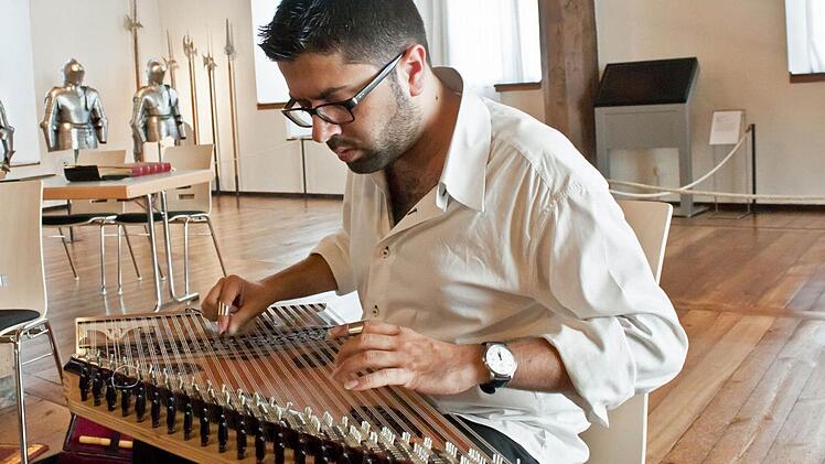 Gilbert Yammine musizierte auf der Kastenzither (Kanun).