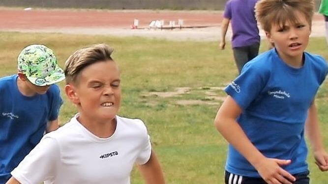 Ordentlich Gas geben: Den Abschluss der sechs Wettkämpfe bei den Leichtathletik-Kreismeisterschaften der Grundschulen in Mitwitz bildete ein achtminütiger Ausdauerlauf.