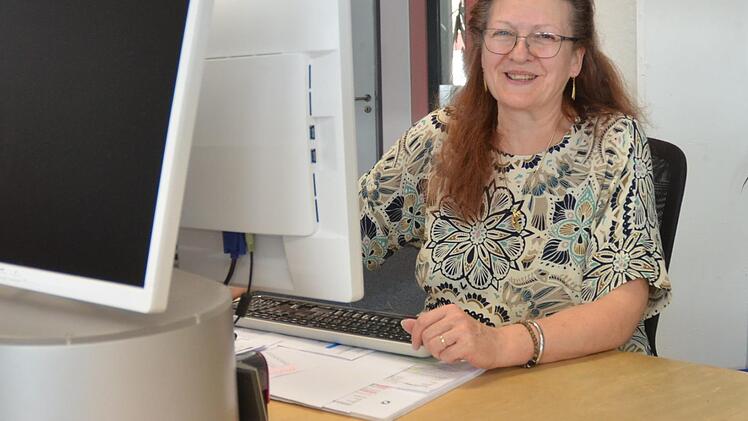 Margit Schultheiß wartet jeden Tag gern am Schalter des Tageblatts auf Kunden. Foto: Rainer Lutz