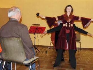 Beim Storchenballett schien Sandra Ruß vier Arme zu haben. Foto: Heike Reinersmann