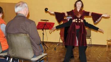 Beim Storchenballett schien Sandra Ruß vier Arme zu haben. Foto: Heike Reinersmann