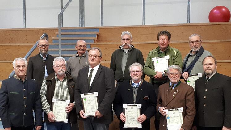 Ehrungen für langjährige Mitgliedschaft anlässlich der Hauptversammlung der Kreisgruppe Coburg im Landesjagdverband Bayern. Foto: Lothar Weidner