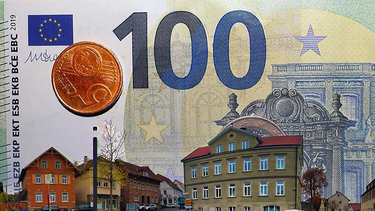 Einen Haushalt mit einem Volumen von 14,7 Millionen Euro hat die  Marktgemeinde Maßbach (in der Mitte des Bildes das Rathaus) in diesem Jahr.  Das umfangreiche Zahlenwerk wurde jetzt verabschiedet. Fotomontage: Dieter Britz