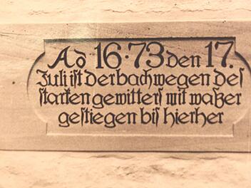 Die Sandsteintafel an der Kulmbacher RathausmauerFoto: Erich Olbrich