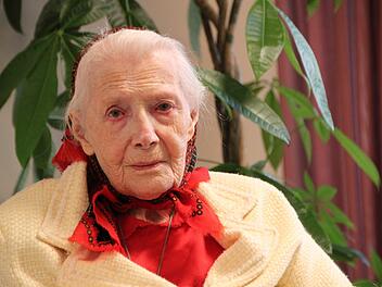 Anni Buchheim blickt zufrieden auf ihr Leben zurück. Das Wichtigste überhaupt sei die Liebe, sagt die 104-Jährige überzeugt. Foto: Ulrike Müller