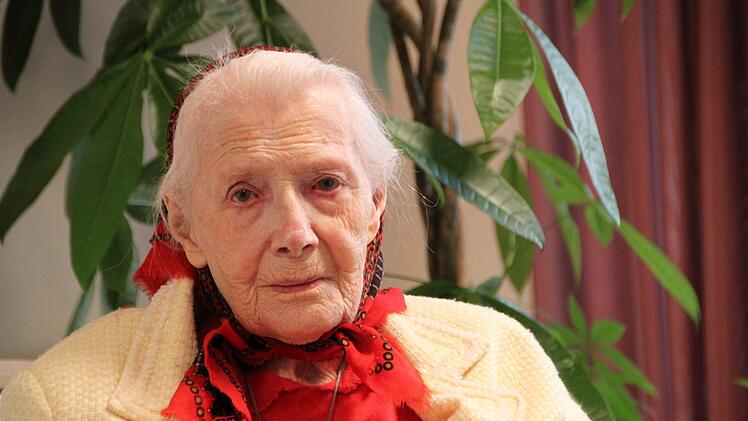 Anni Buchheim blickt zufrieden auf ihr Leben zurück. Das Wichtigste überhaupt sei die Liebe, sagt die 104-Jährige überzeugt. Foto: Ulrike Müller