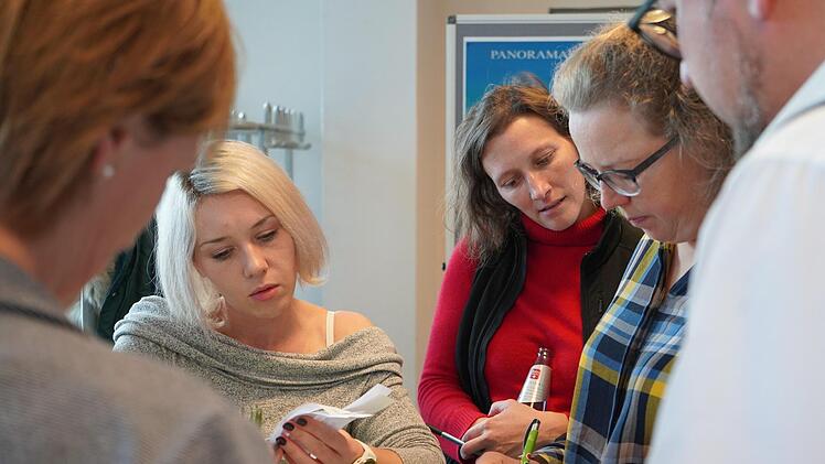 Gemeinsam wurde im Workshop besprochen, welche Sehensw&uuml;rdigkeiten in der Rh&ouml;n auf Suchmaschinen im Internet besonders schnell und gut zu finden sein m&uuml;ssen. Kathrin Kupka-Hahn