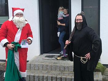 Nikolaus und Knecht Rupprecht waren in Detter unterwegs. Foto: Lorena Dernbach