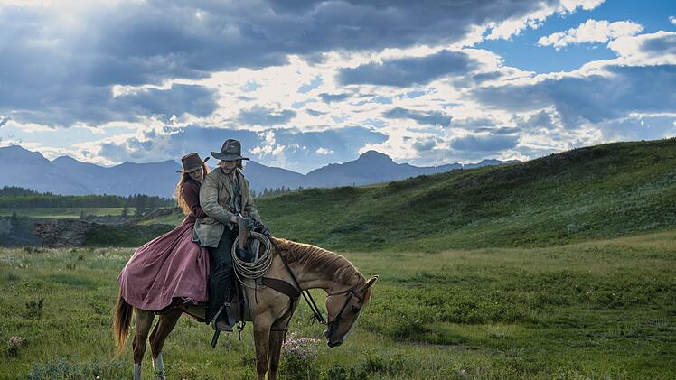 Ein bisschen Kitsch muss erlaubt sein: Trisha Van Ness (Aisling Franciosi) und Elias Teller (Nick Robinson) kommen aus verfeindeten Familien und verlieben sich trotzdem ineinander.