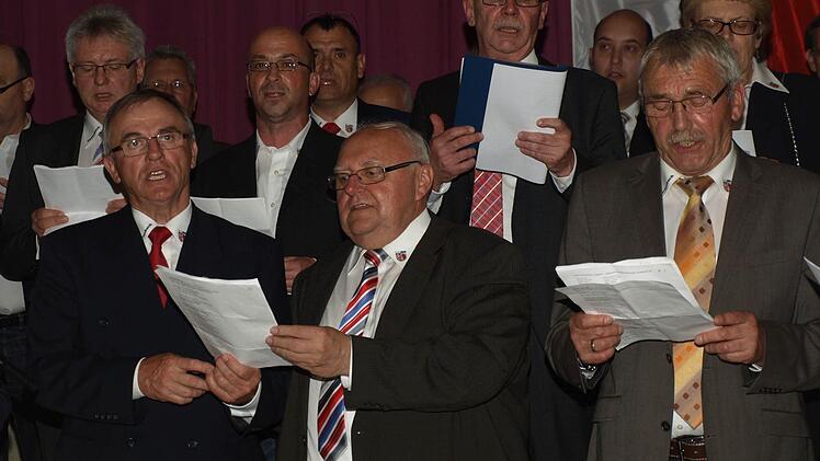 Gemeinsames Lied der Gemeinderäte.