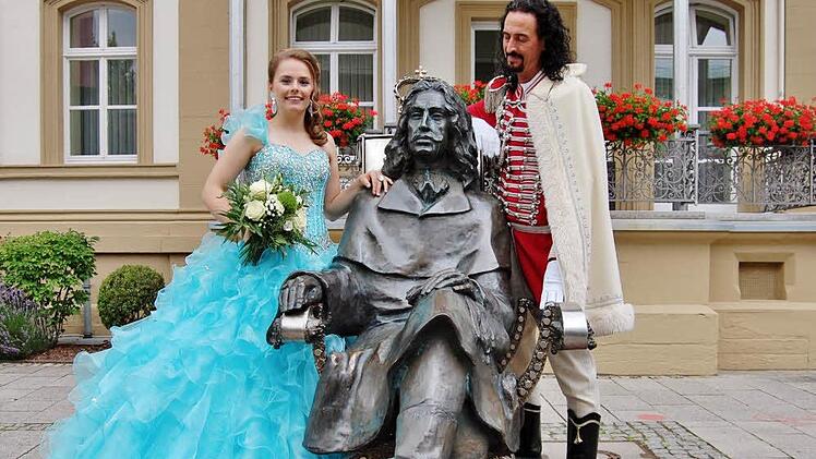 Quellenkönigin Victoria Brath (20) und ihr Fürst Ferenc II. Rakoczy alias Timo Baier Foto: Sigismund von Dobschütz