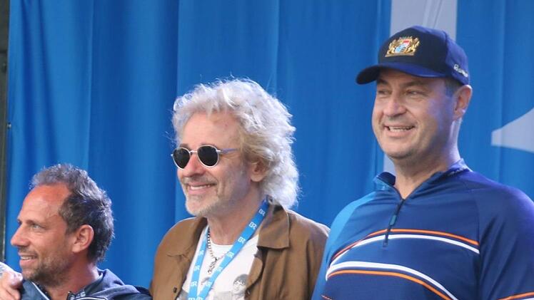 Beim Start der BR-Radeltour in Bad Staffelstein waren auch (von links) Umweltminister Thomas Glauber, Fernsehmoderator Thomas Gottschalk und Ministerpräsident Markus Söder dabei.Matthias Einwag