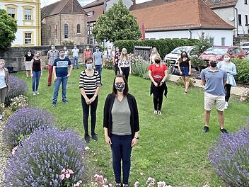 Nach drei Monaten Zuweisung scheiden aus: Christina Binöder, Jana Denner, Anja Dittrich, Christina Erl, Christof-Jürgen Fleischmann, Katharina Meyer, Julia Kreller, Anna-Lena Marschel, Lena Knoll, Tobias Dittrich, Lorena Benoit, Katharina Böhnlein, Saskia Müller, Pascal Benda, Leo Stammler, Florian Trautner, Renate Brehm und Jana Reißenweber Foto: PR
